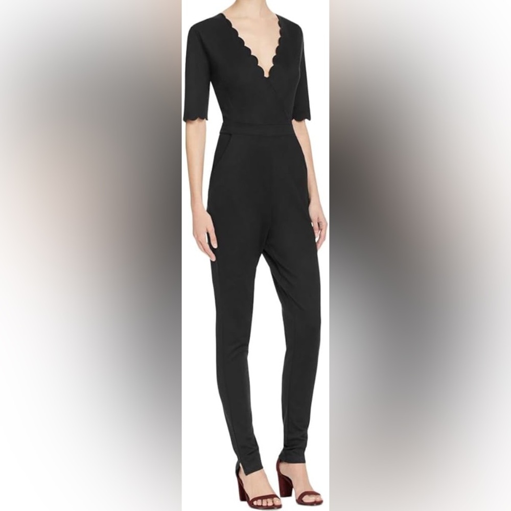 French Connection Scalloped Wrap Neck Short Sleeve Black Jumpsuit Sz 0 Viscose